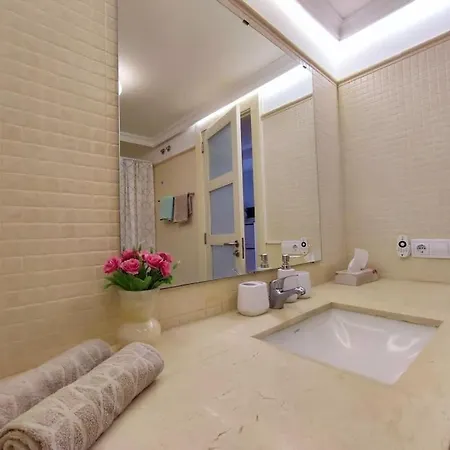 Apartment Balcon, Cosy One Bed With Aircon And Pool *